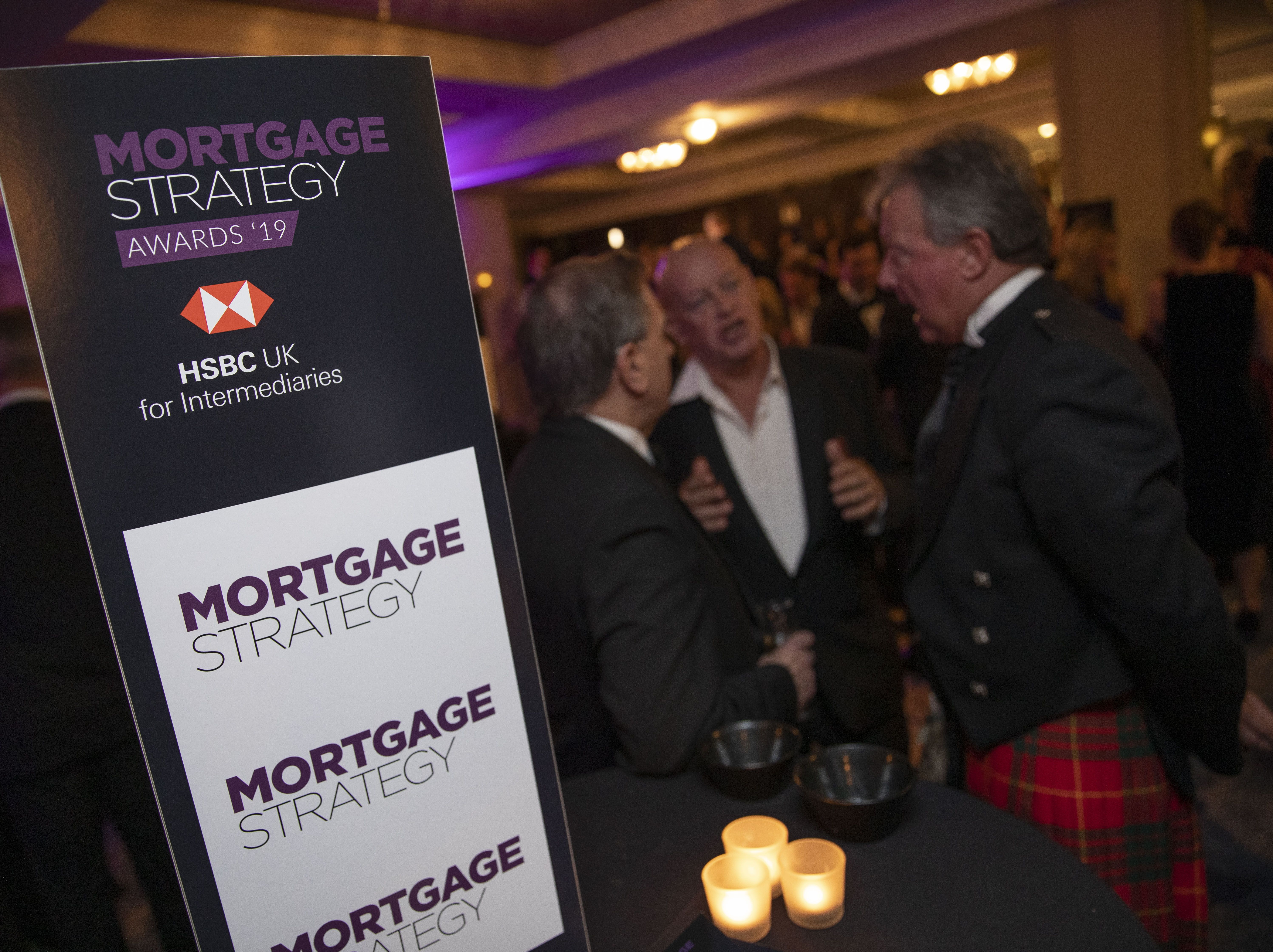 bank executive presenting mortgage strategy 1. The "Gig Economy" Borrower Challenge